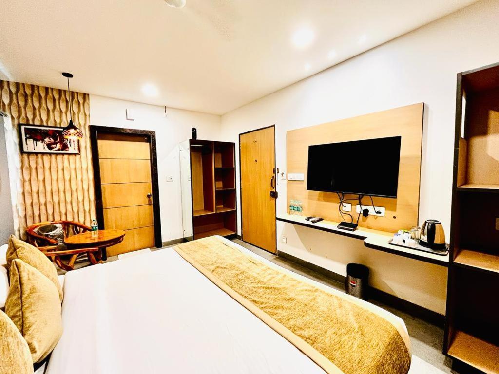 Hotel Lake View Airport Zone Haïdarabad Extérieur photo