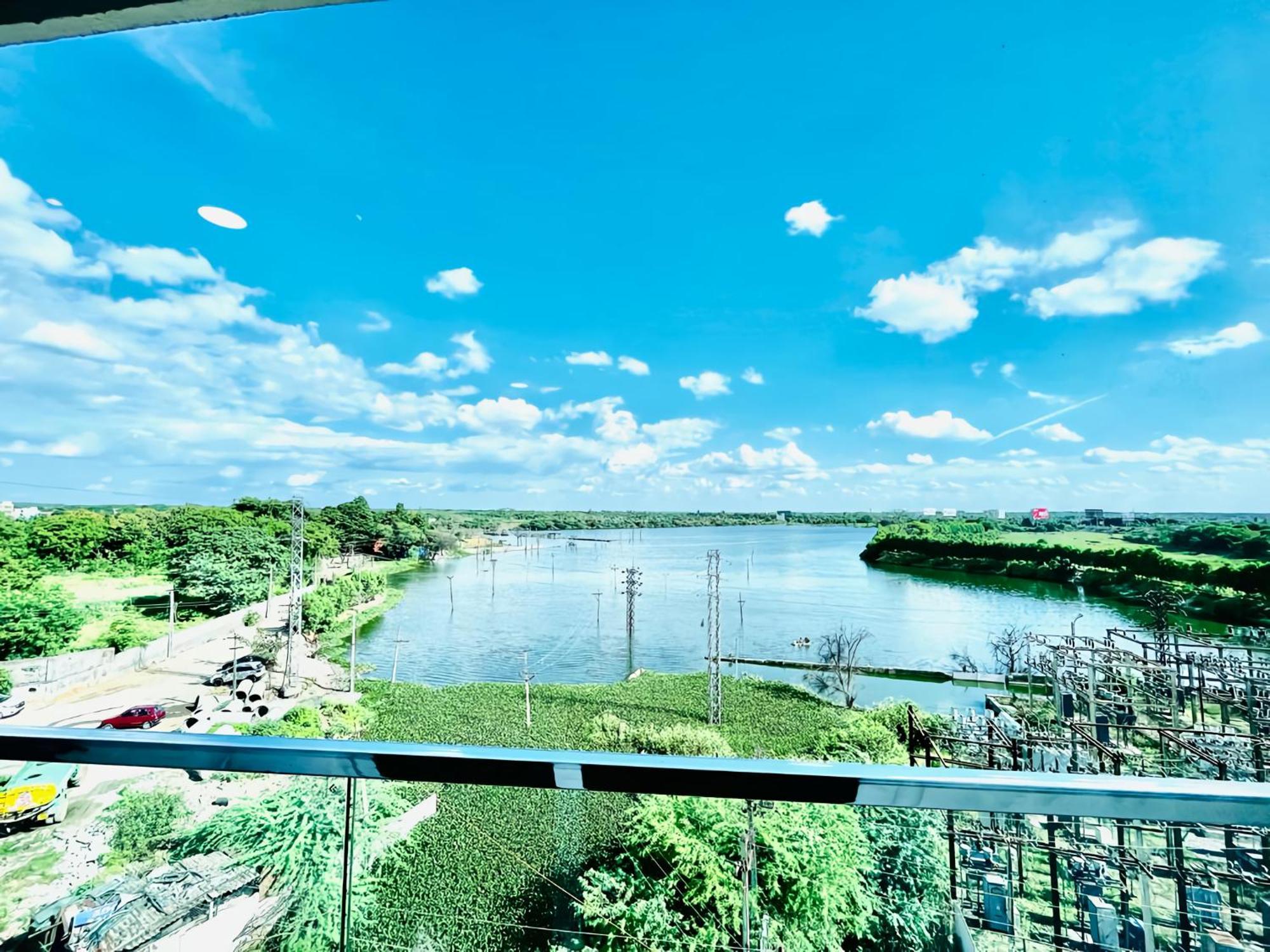Hotel Lake View Airport Zone Haïdarabad Extérieur photo