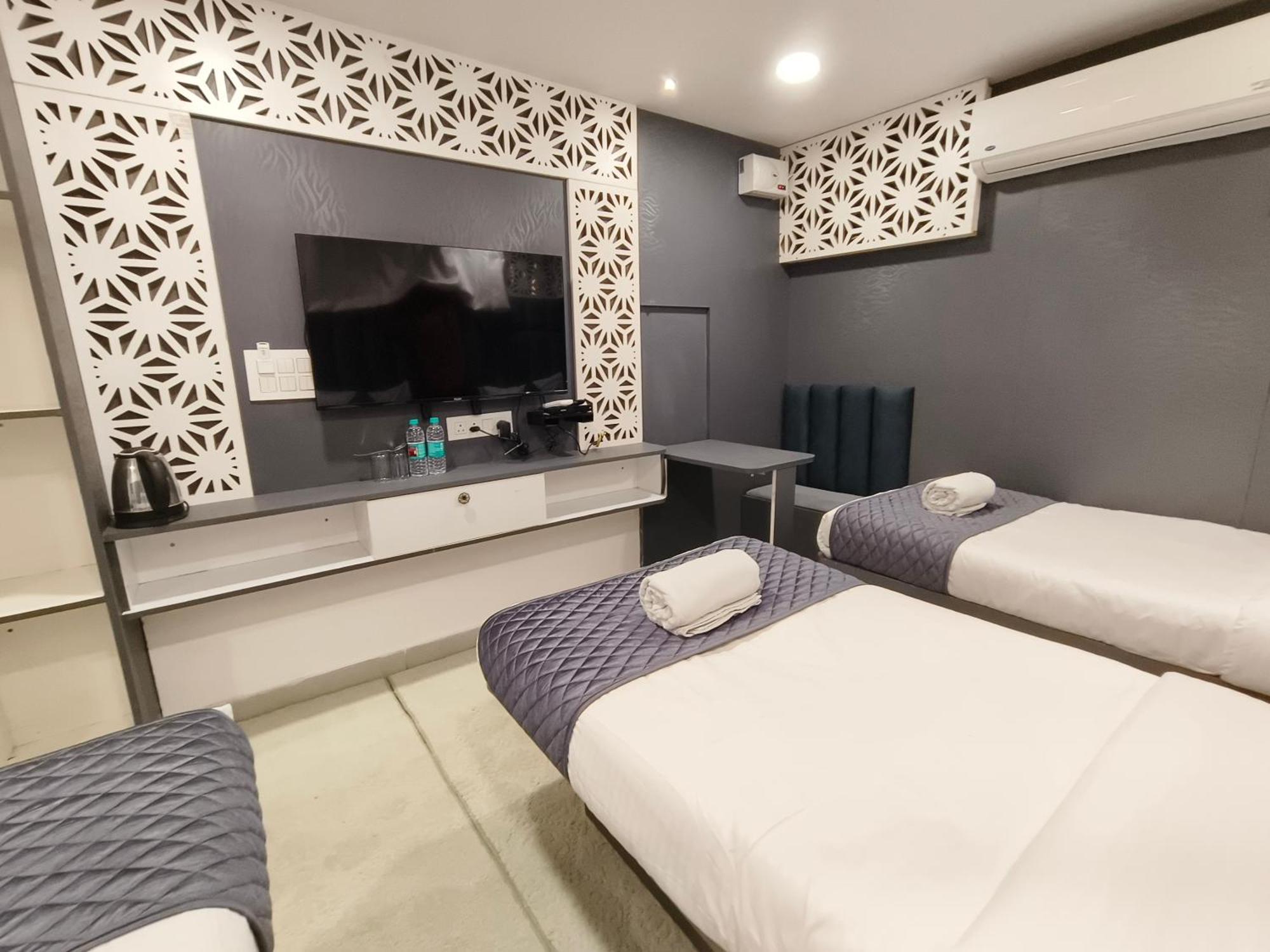 Hotel Lake View Airport Zone Haïdarabad Extérieur photo